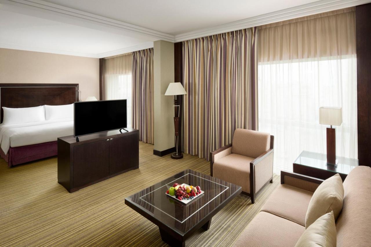 Crowne Plaza Jeddah By Ihg Hotel Екстериор снимка A suite at the hotel