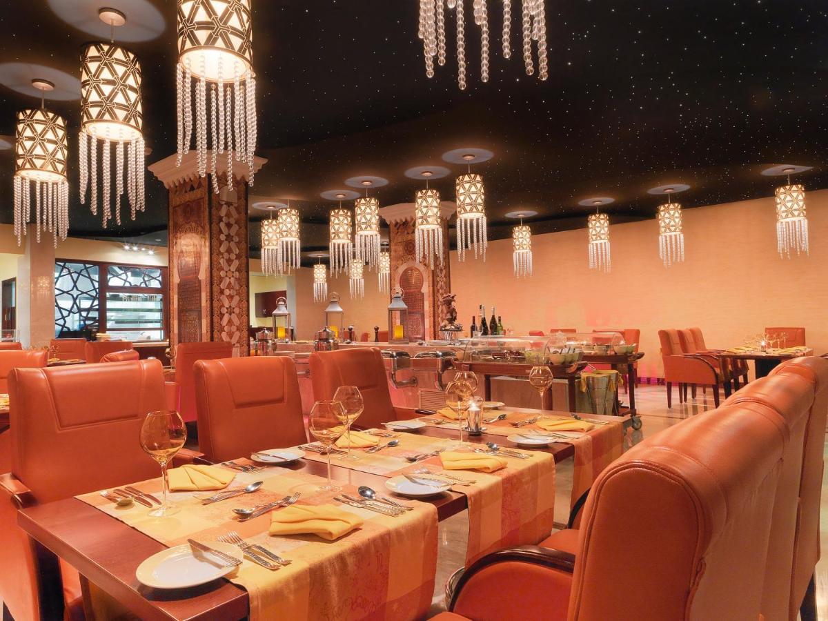 Crowne Plaza Jeddah By Ihg Hotel Екстериор снимка The restaurant