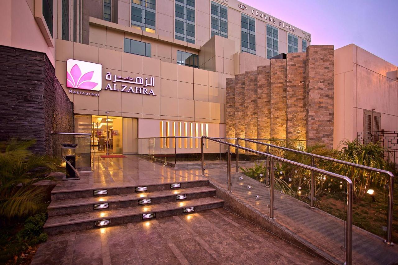 Crowne Plaza Jeddah By Ihg Hotel Екстериор снимка Al Zahra Hospital