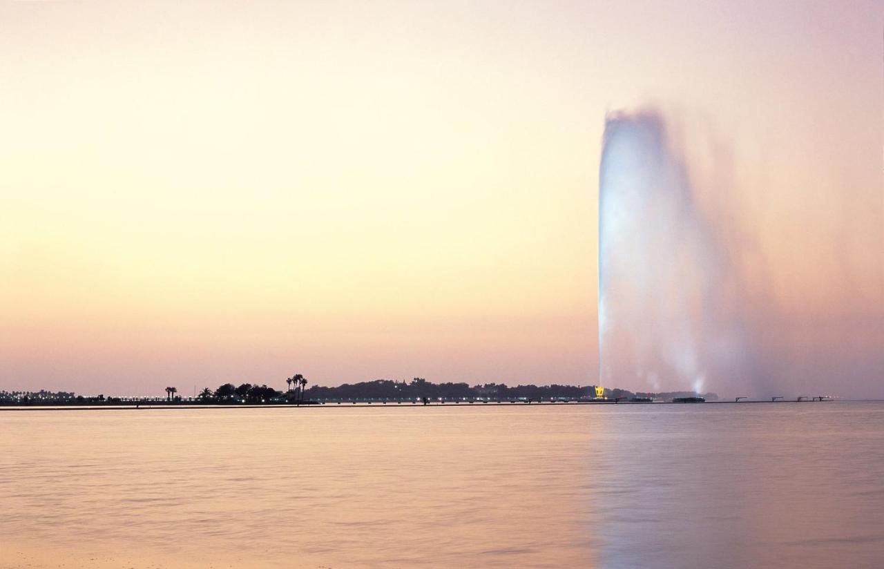 Crowne Plaza Jeddah By Ihg Hotel Екстериор снимка Fountain of the Kingdom