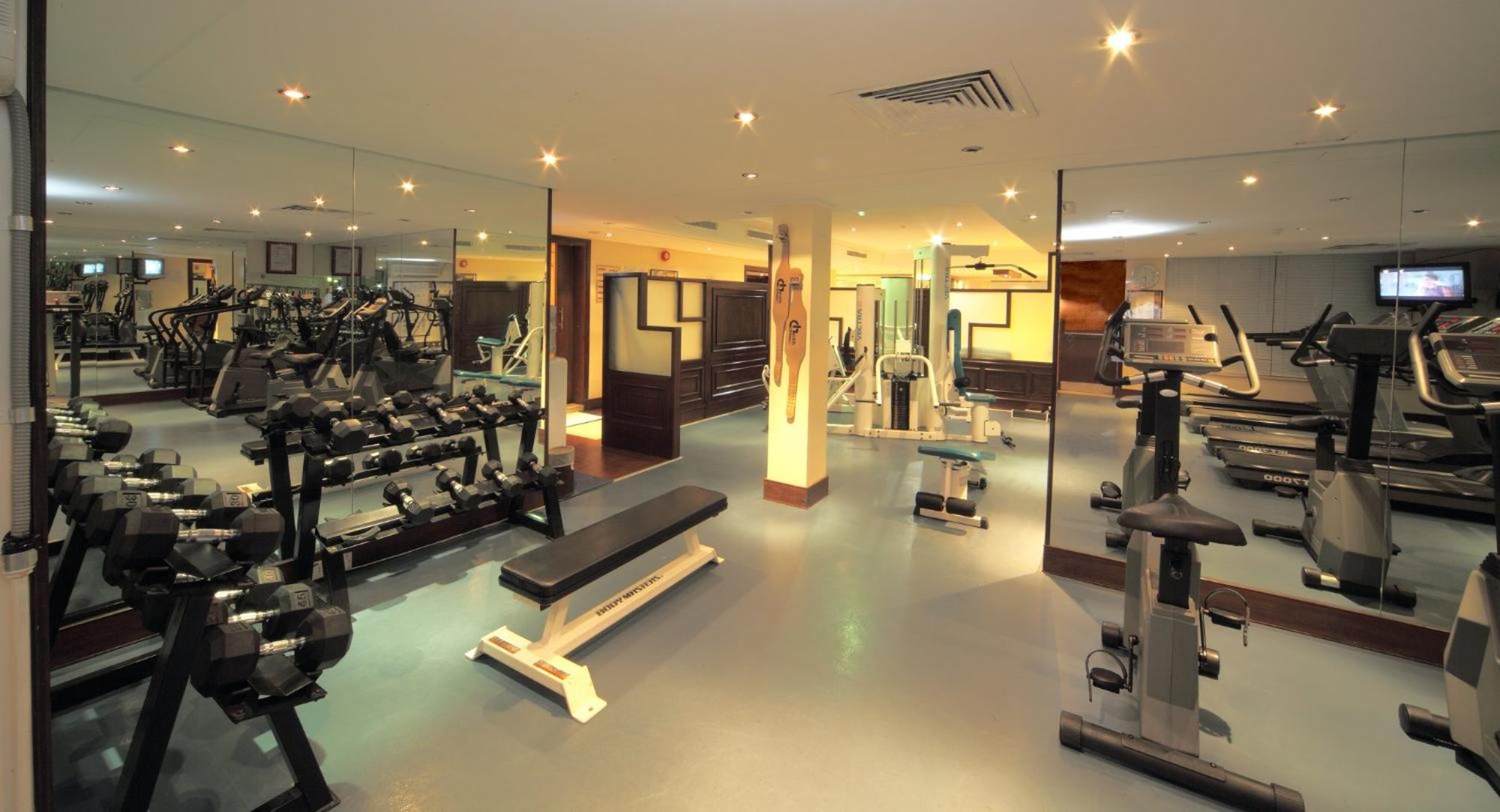 Crowne Plaza Jeddah By Ihg Hotel Екстериор снимка The gym at the hotel