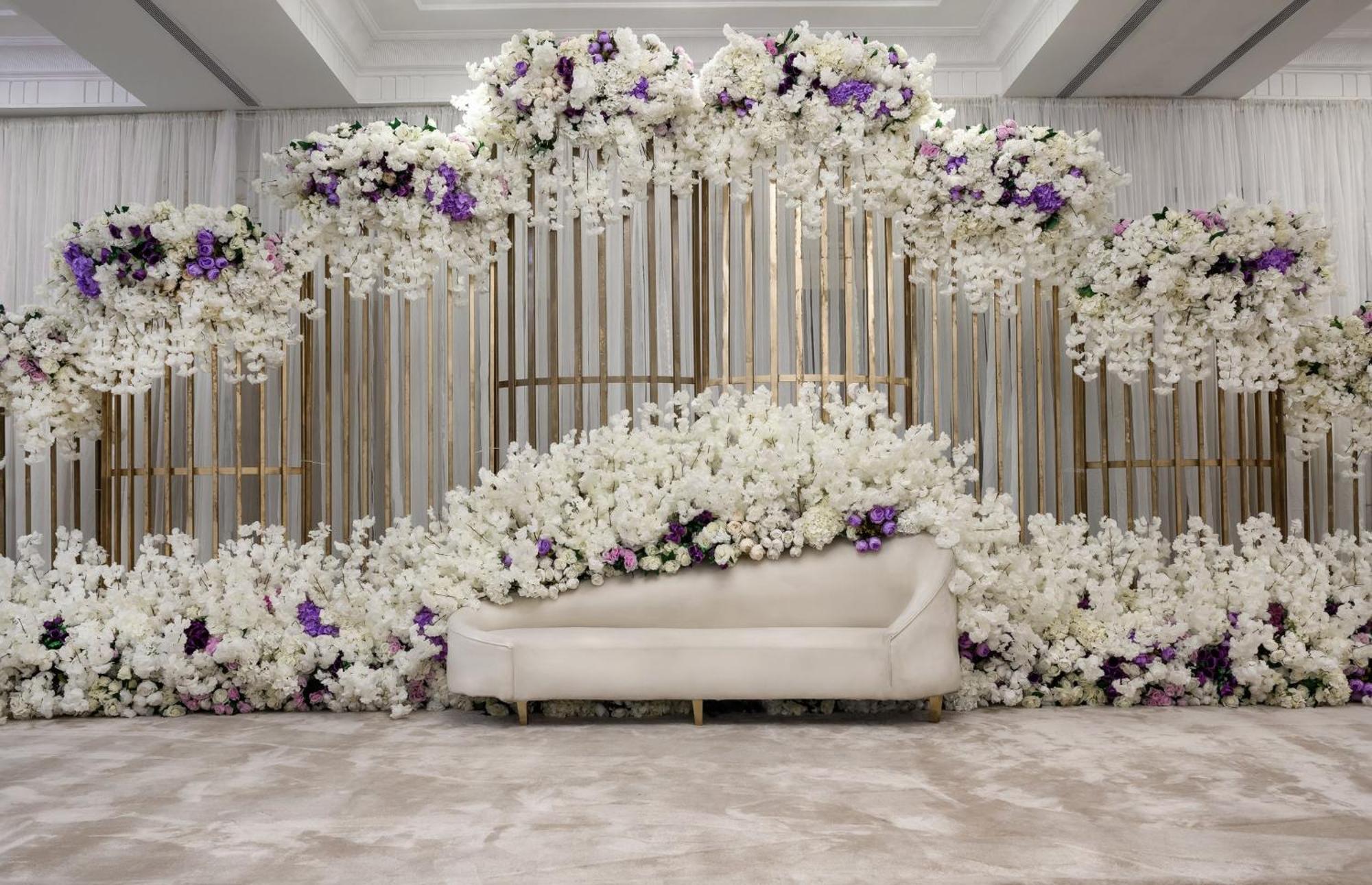 Crowne Plaza Jeddah By Ihg Hotel Екстериор снимка A modern Malay wedding dais