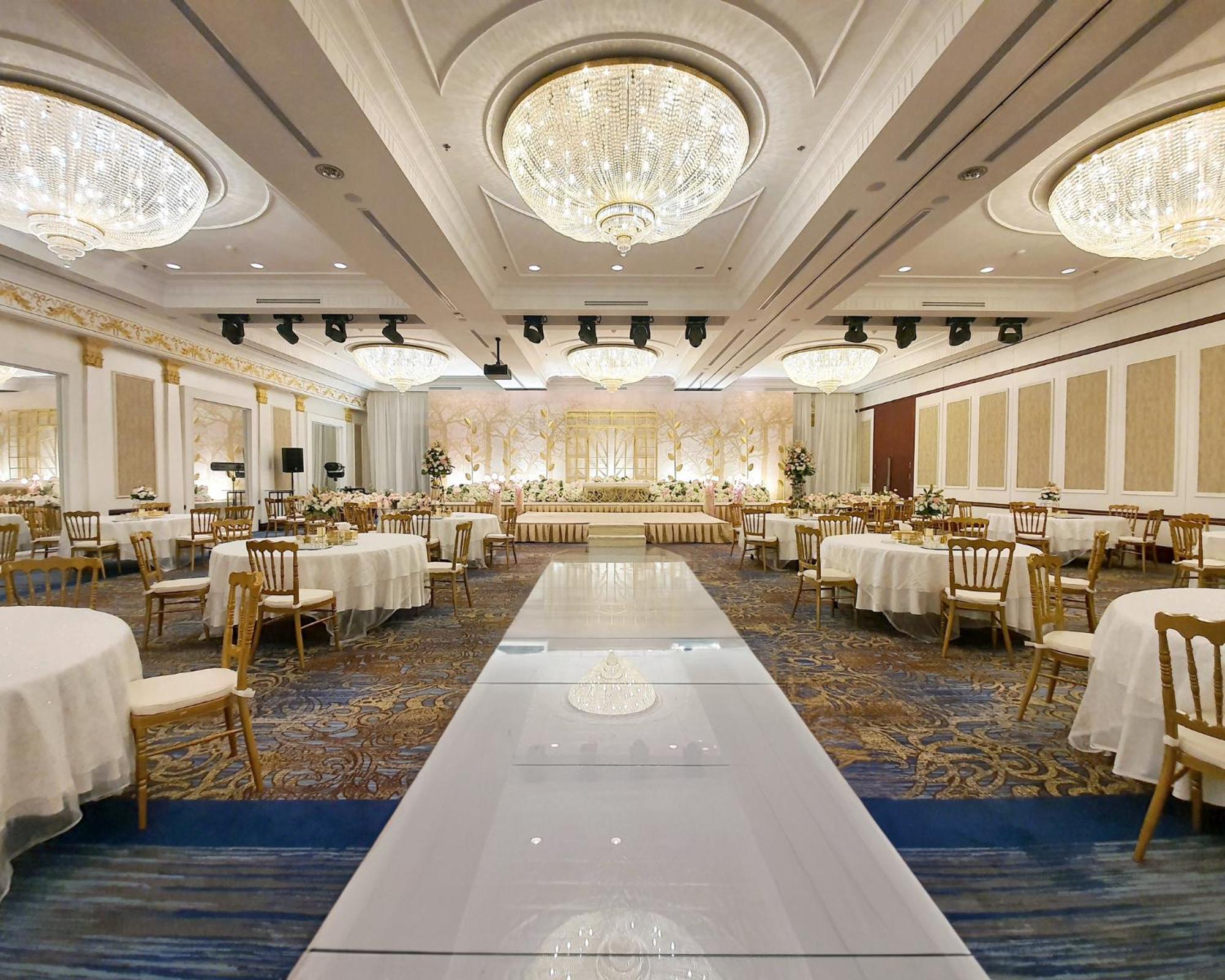 Crowne Plaza Jeddah By Ihg Hotel Екстериор снимка The ballroom of the hotel