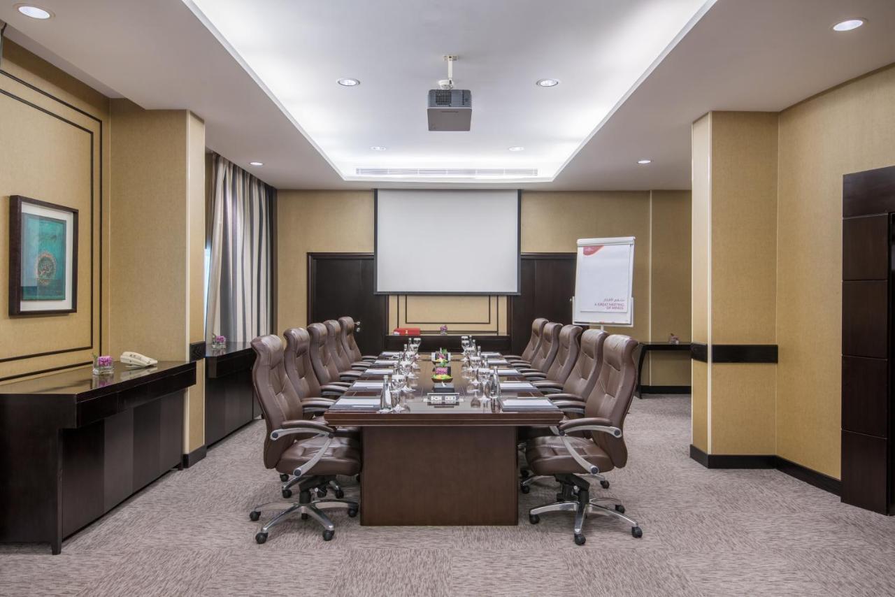 Crowne Plaza Jeddah By Ihg Hotel Екстериор снимка Meeting room
